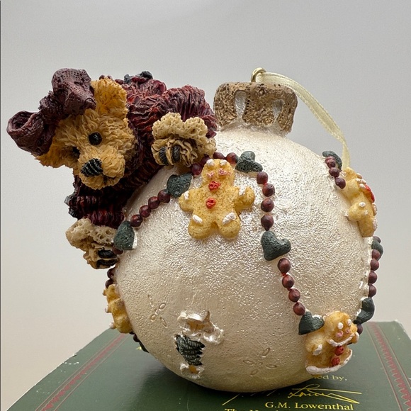 Boyds Bears Clair with Gingerbread Garland #25701 - Picture 3 of 7